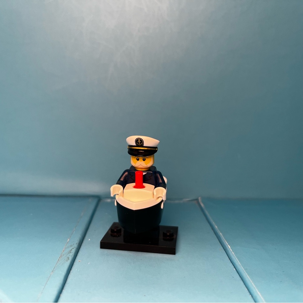 LEGO Minifigures Series 23 71034 - Ferry Captain Costume